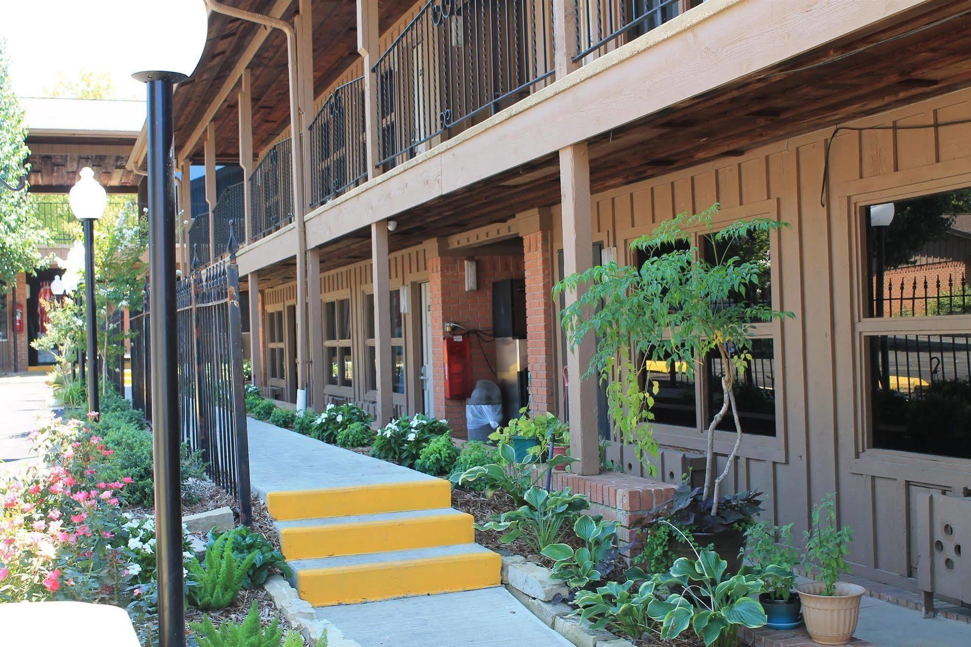 Charles Wesley Motor Lodge Downtown Broken Bow- Hochatown Zewnętrze zdjęcie